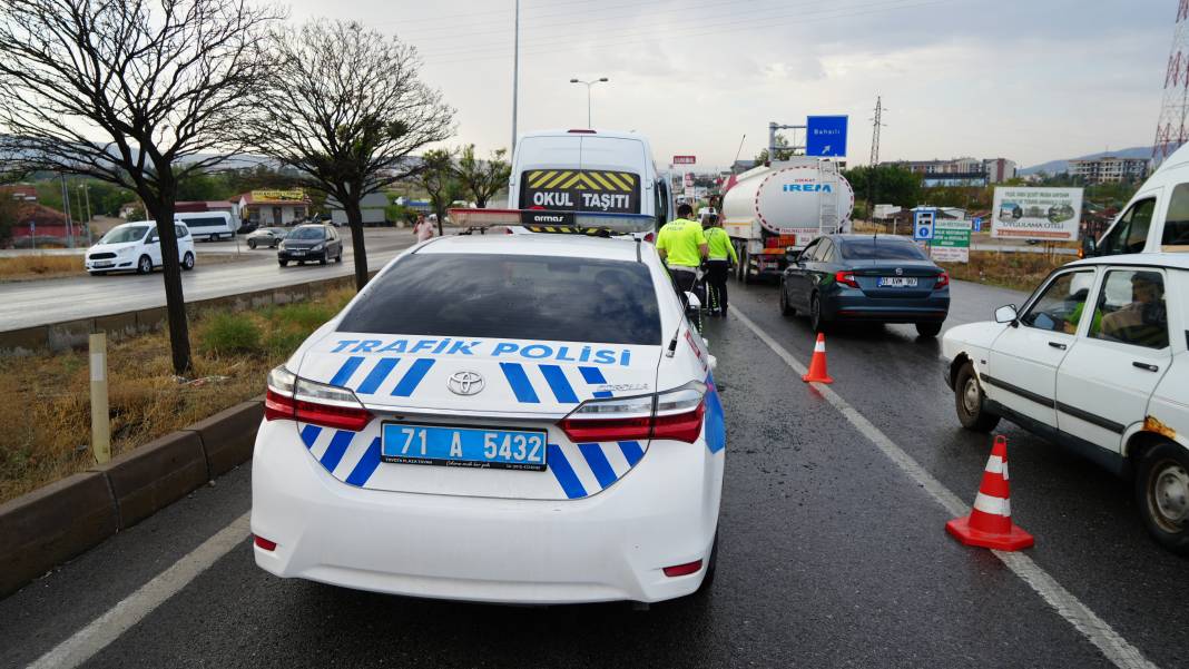 Kırıkkale'de işçi servisi ile otomobil çarpıştı: 11 yaralı 3